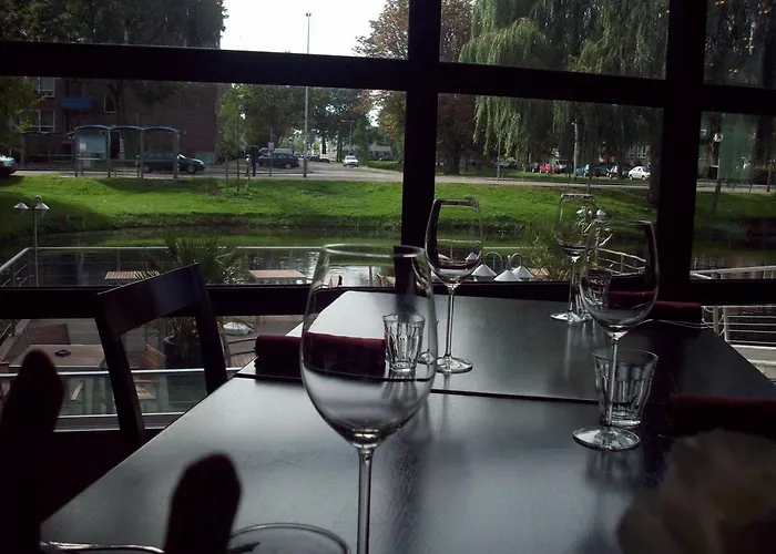 Отель De Unie 3*